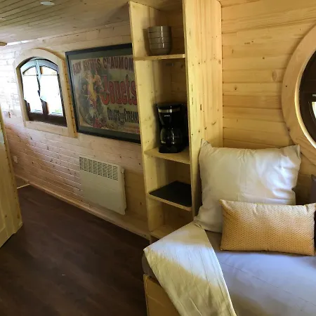 La Roulotte D'emilie Et Son Jacuzzi Prive Luxe tent *