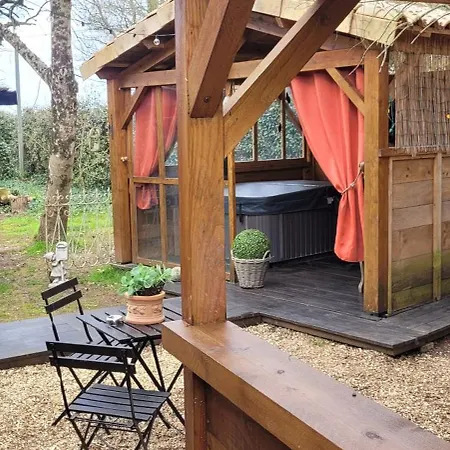 La Roulotte D'emilie Et Son Jacuzzi Privé Glamping